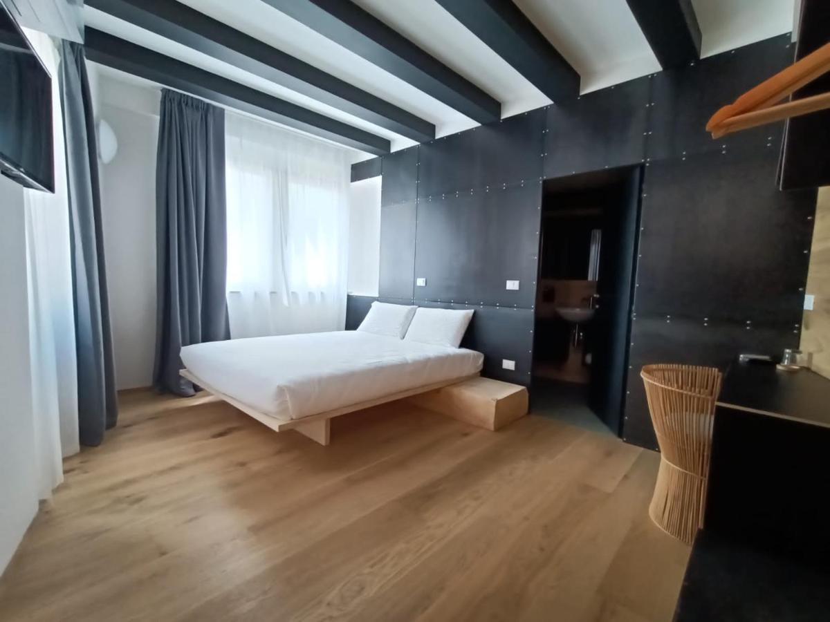Le Meridiane City Rooms In Trento Exteriör bild
