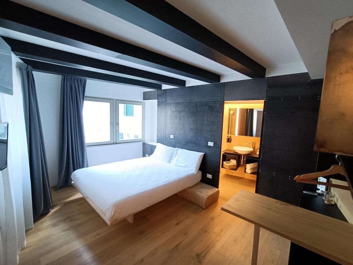 Le Meridiane City Rooms In Trento Exteriör bild