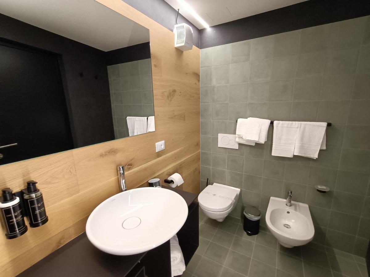 Le Meridiane City Rooms In Trento Exteriör bild